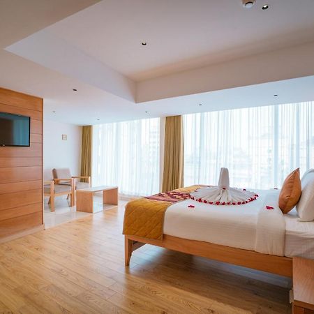 Townbridge Hotels & Suites Kochi Kültér fotó